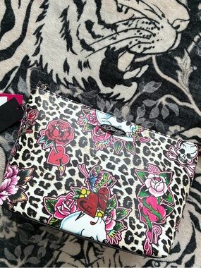 015 - WOMENS ED HARDY MAKE UP BAG